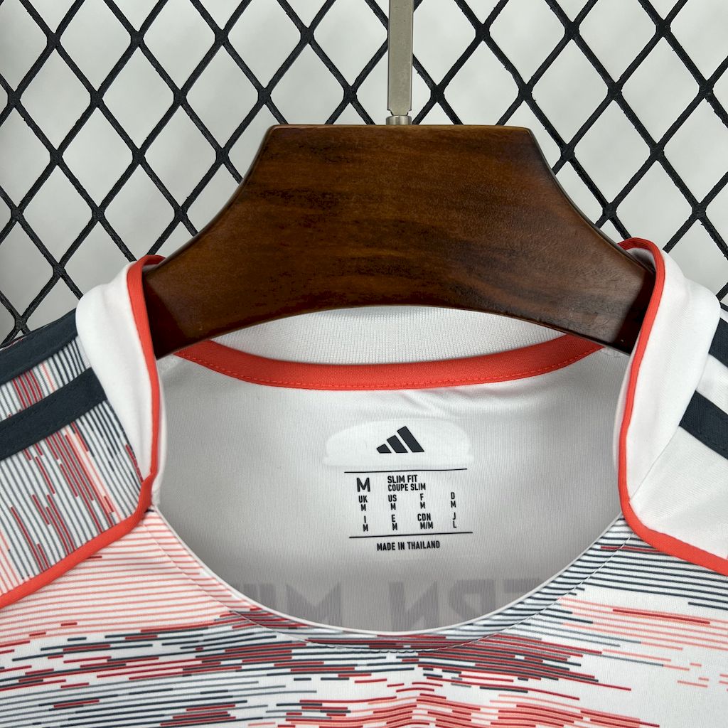 Bayern Munich – Maillot Extérieur 2025/26